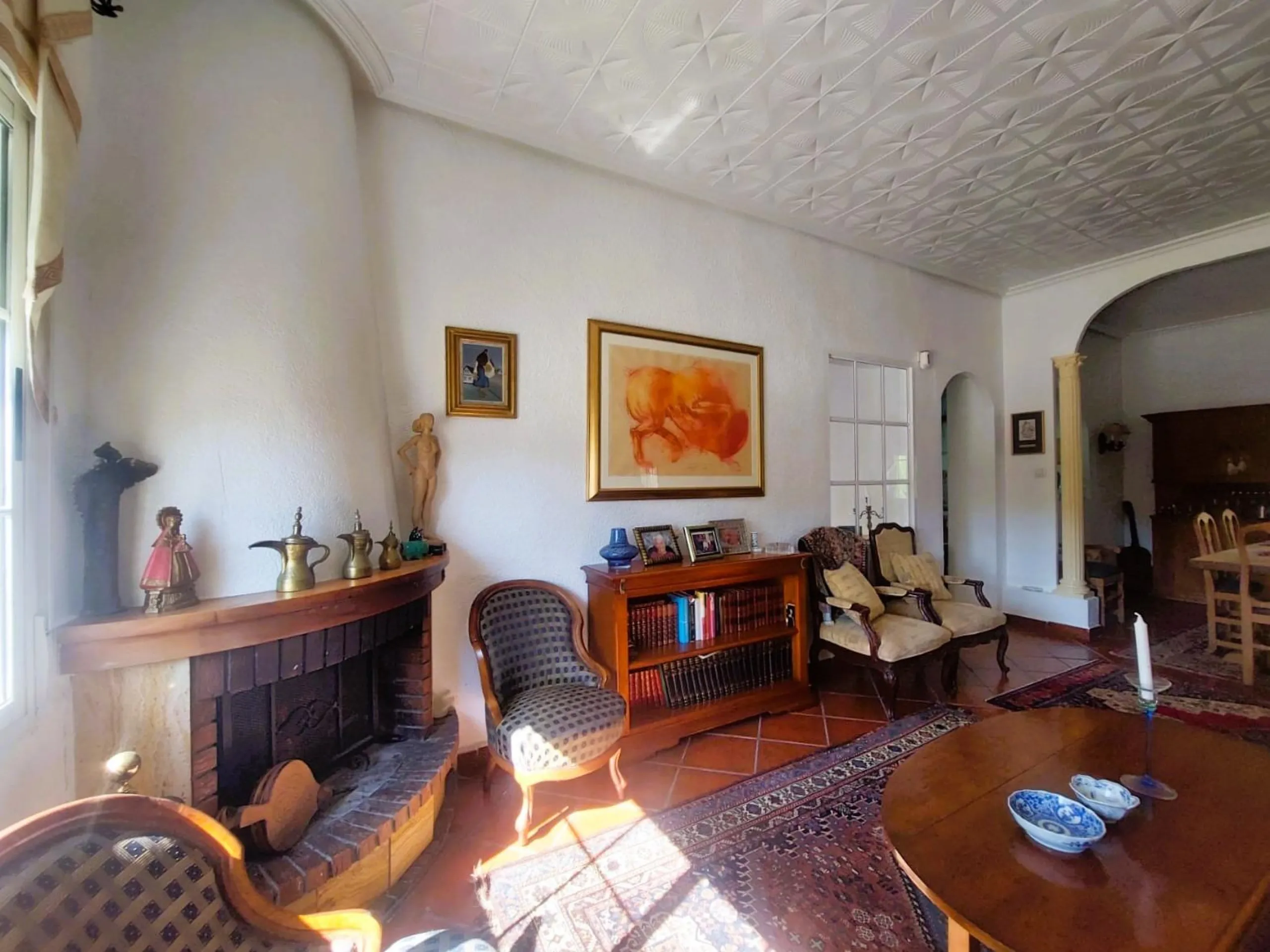 VILLA MEDITERRANEA A 400 METROS DE PLAYA. CON 3.000 M2 DE PARCELA Y 315 M2 DE CASA. 5 DORM. 2 BAÑOS.