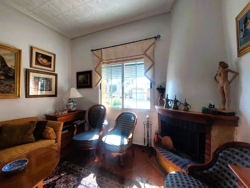 VILLA MEDITERRANEA A 400 METROS DE PLAYA. CON 3.000 M2 DE PARCELA Y 315 M2 DE CASA. 5 DORM. 2 BAÑOS.