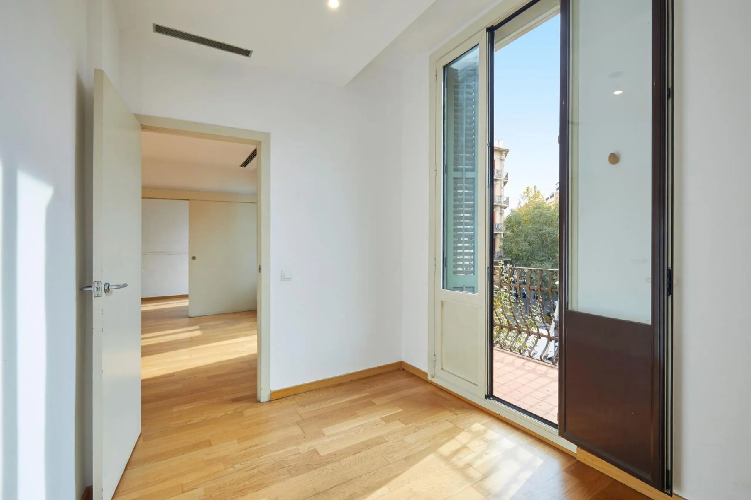 Renovated Charming Apartment in Eixample, Barcelona