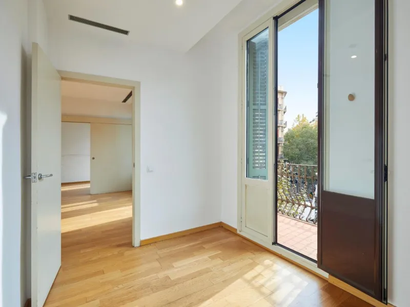 Renovated Charming Apartment in Eixample, Barcelona