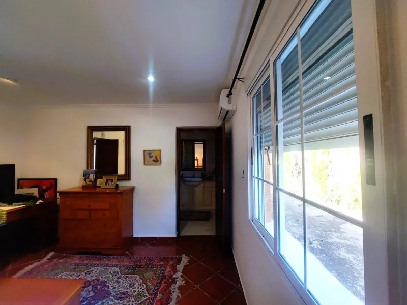 VILLA MEDITERRANEA A 400 METROS DE PLAYA. CON 3.000 M2 DE PARCELA Y 315 M2 DE CASA. 5 DORM. 2 BAÑOS.