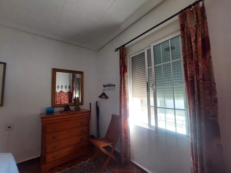 VILLA MEDITERRANEA A 400 METROS DE PLAYA. CON 3.000 M2 DE PARCELA Y 315 M2 DE CASA. 5 DORM. 2 BAÑOS.