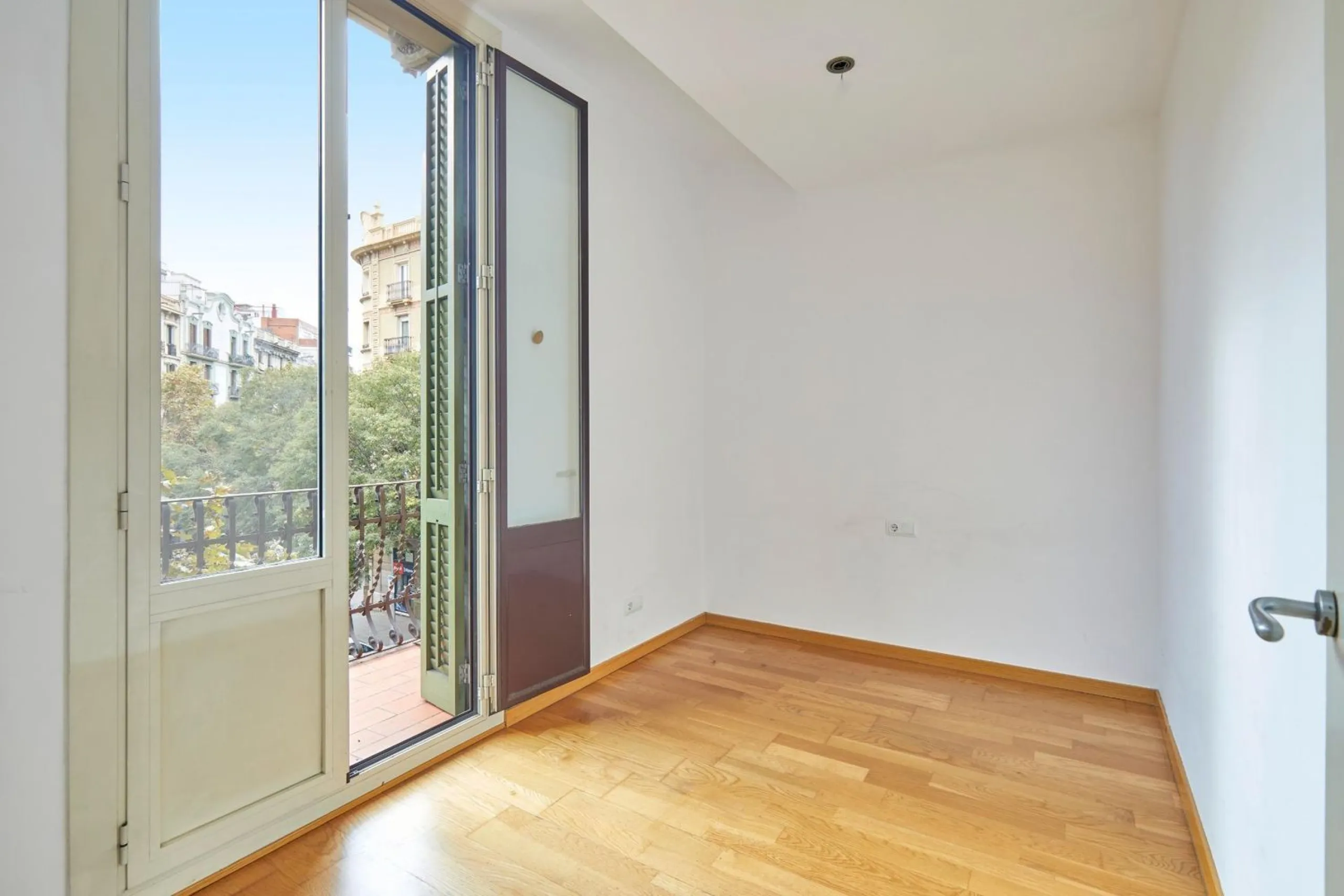 Renovated Charming Apartment in Eixample, Barcelona