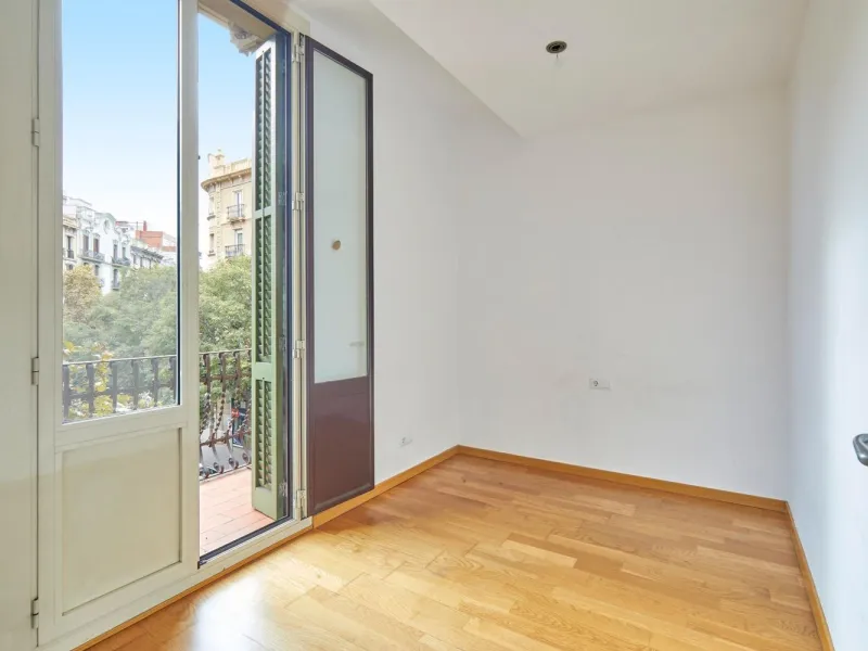 Renovated Charming Apartment in Eixample, Barcelona