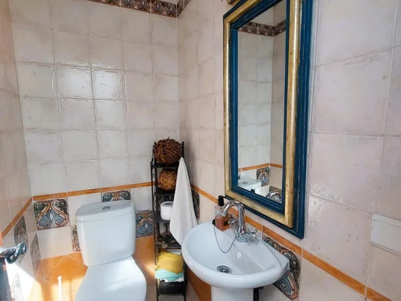 VILLA MEDITERRANEA A 400 METROS DE PLAYA. CON 3.000 M2 DE PARCELA Y 315 M2 DE CASA. 5 DORM. 2 BAÑOS.