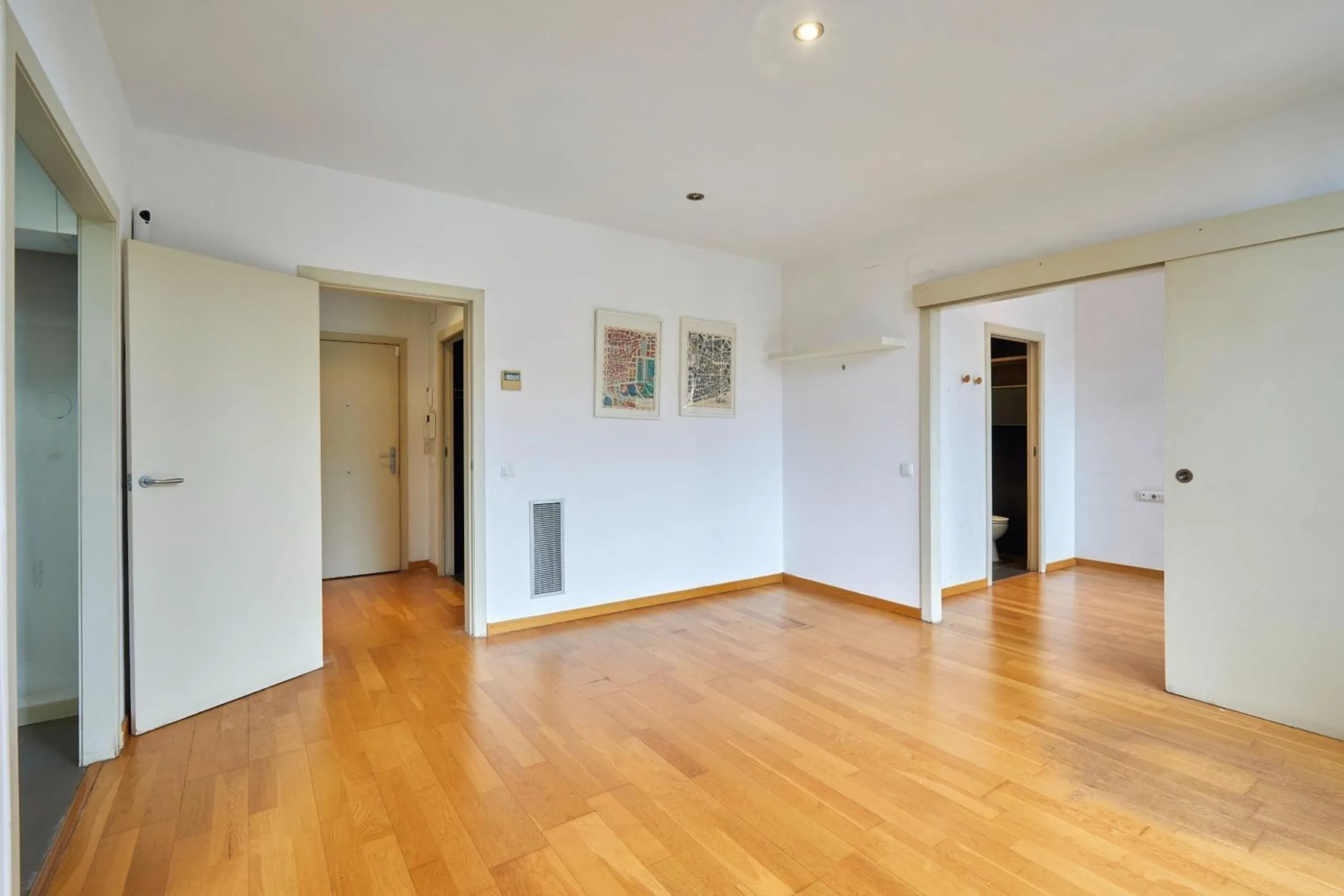 Renovated Charming Apartment in Eixample, Barcelona