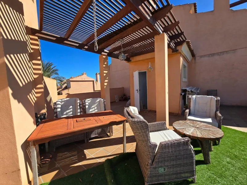 EXCLUSIVO CHALET ADOSADO EN CABO HUERTAS A TAN SOLO 5 MINUTOS DE LA ARENA