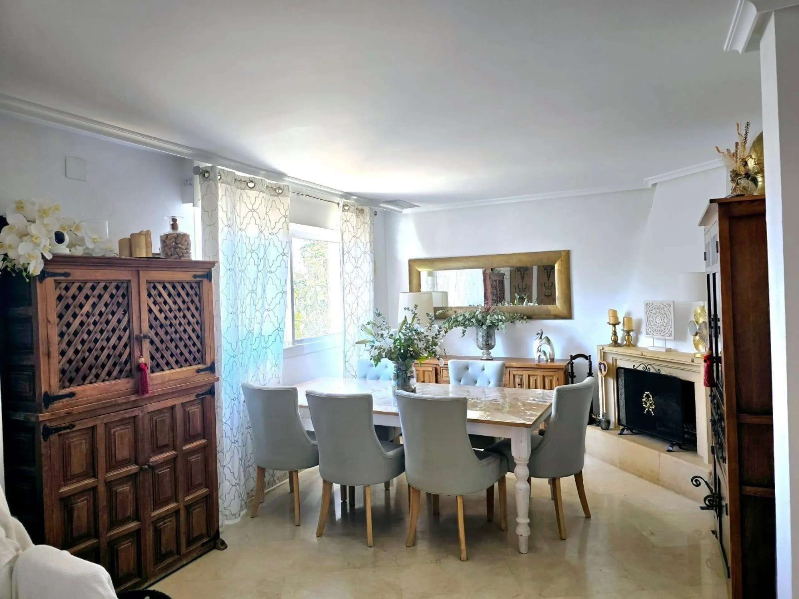 EXCLUSIVO CHALET ADOSADO EN CABO HUERTAS A TAN SOLO 5 MINUTOS DE LA ARENA