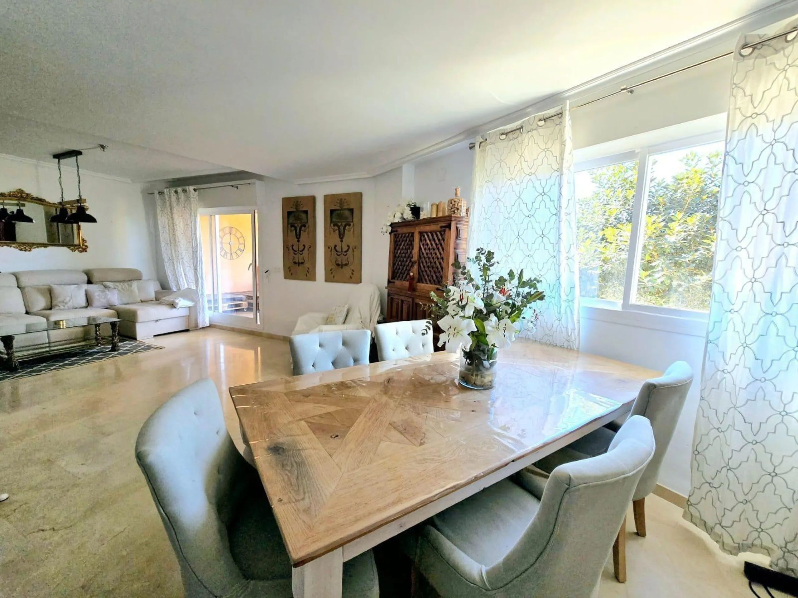 EXCLUSIVO CHALET ADOSADO EN CABO HUERTAS A TAN SOLO 5 MINUTOS DE LA ARENA