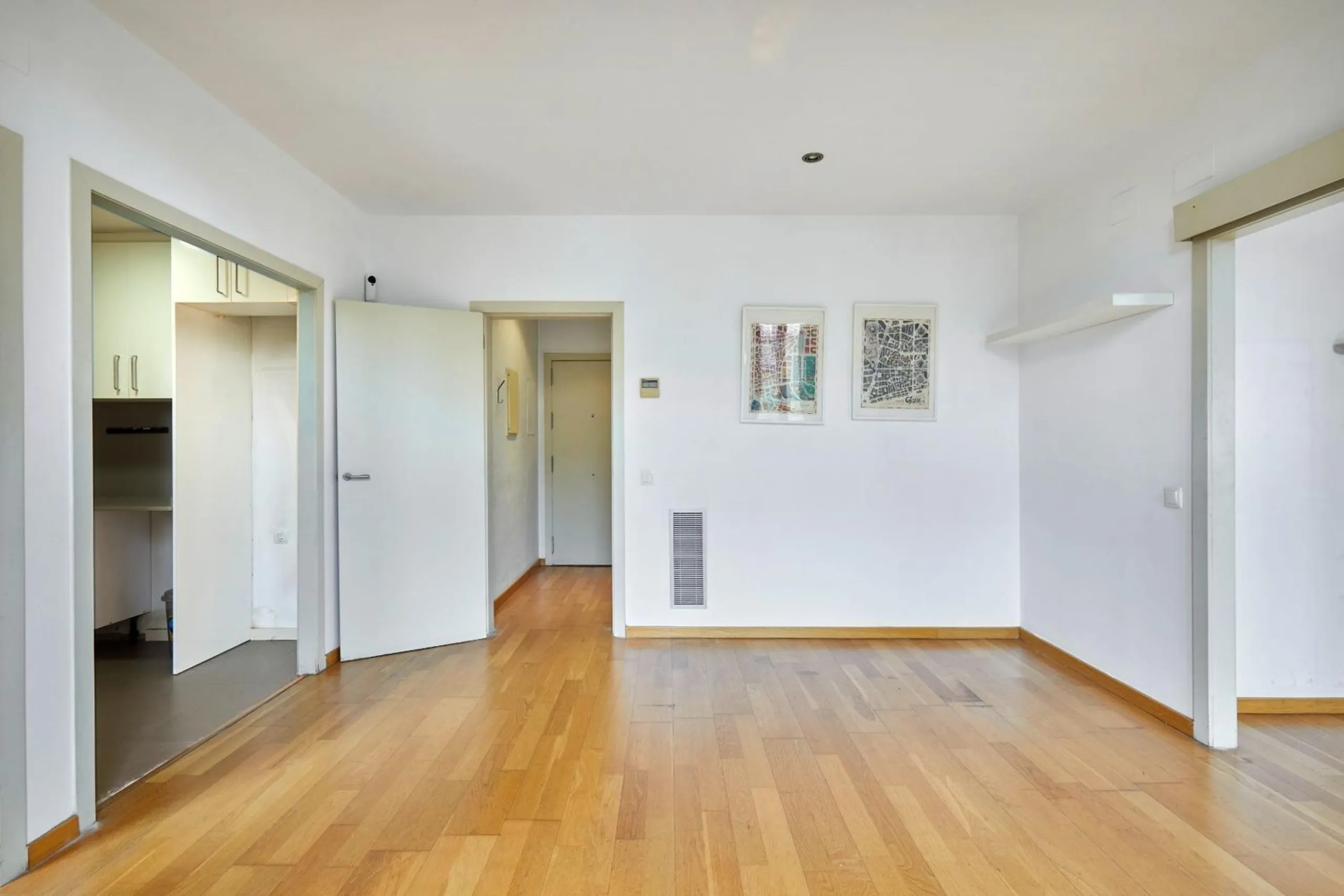 Renovated Charming Apartment in Eixample, Barcelona