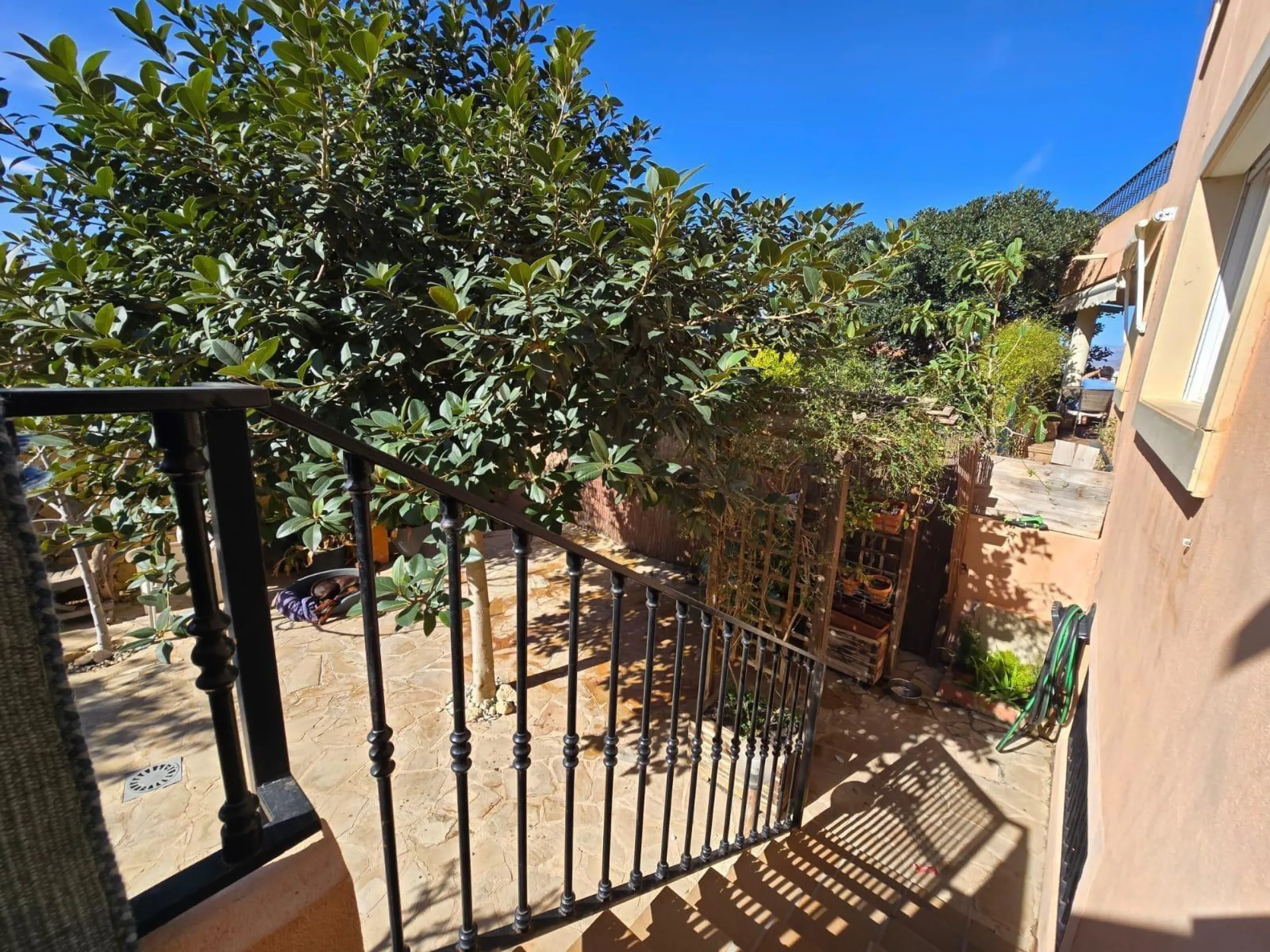 EXCLUSIVO CHALET ADOSADO EN CABO HUERTAS A TAN SOLO 5 MINUTOS DE LA ARENA