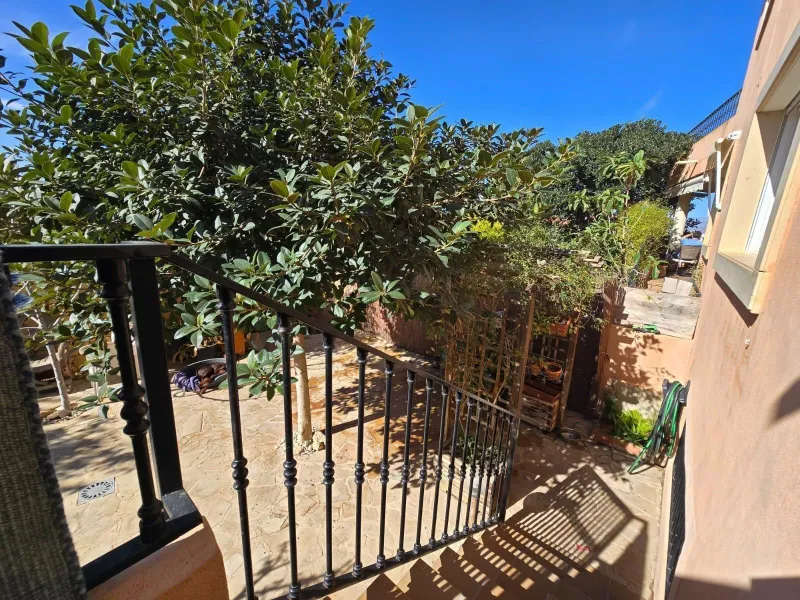 EXCLUSIVO CHALET ADOSADO EN CABO HUERTAS A TAN SOLO 5 MINUTOS DE LA ARENA