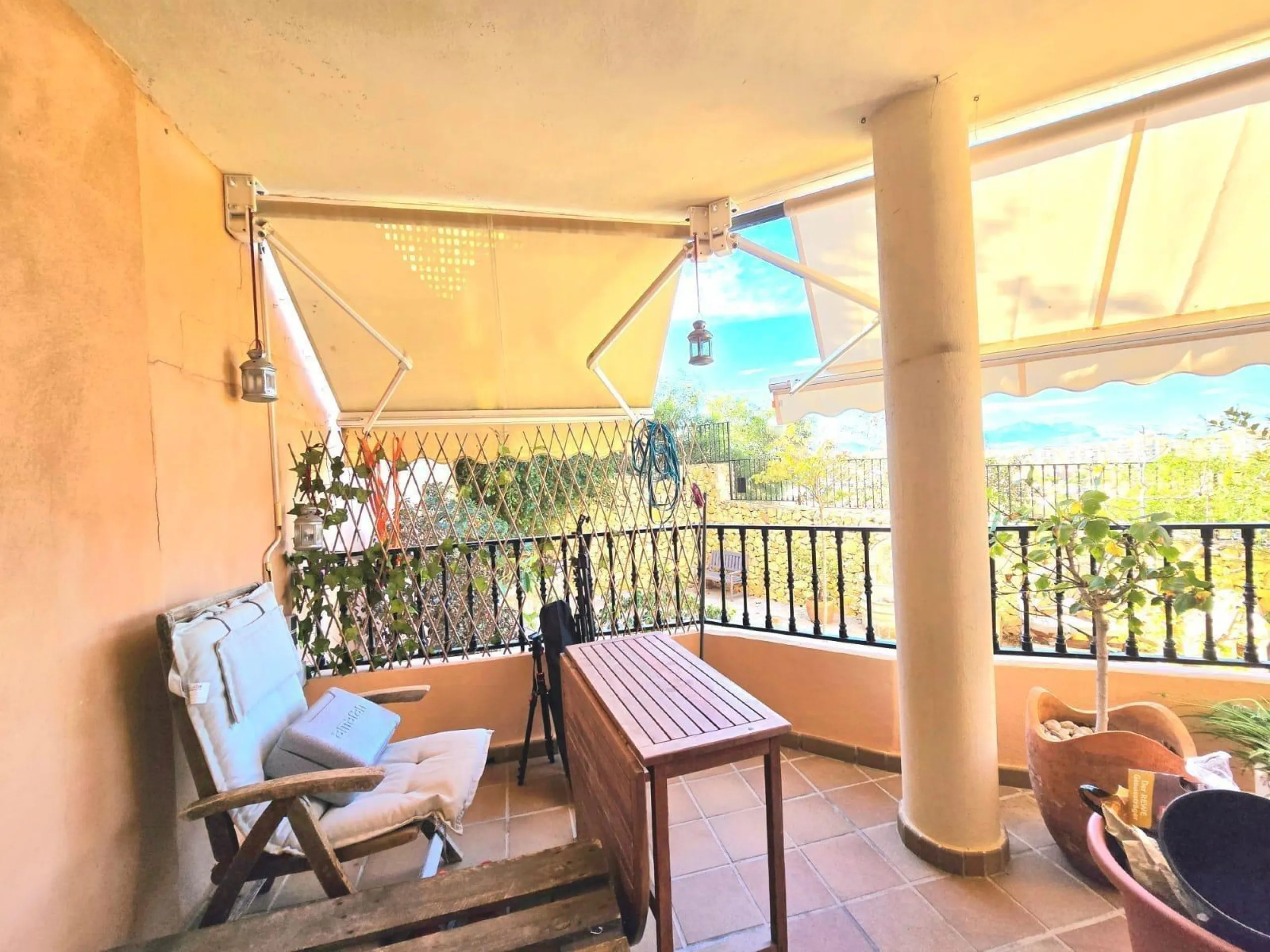 EXCLUSIVO CHALET ADOSADO EN CABO HUERTAS A TAN SOLO 5 MINUTOS DE LA ARENA