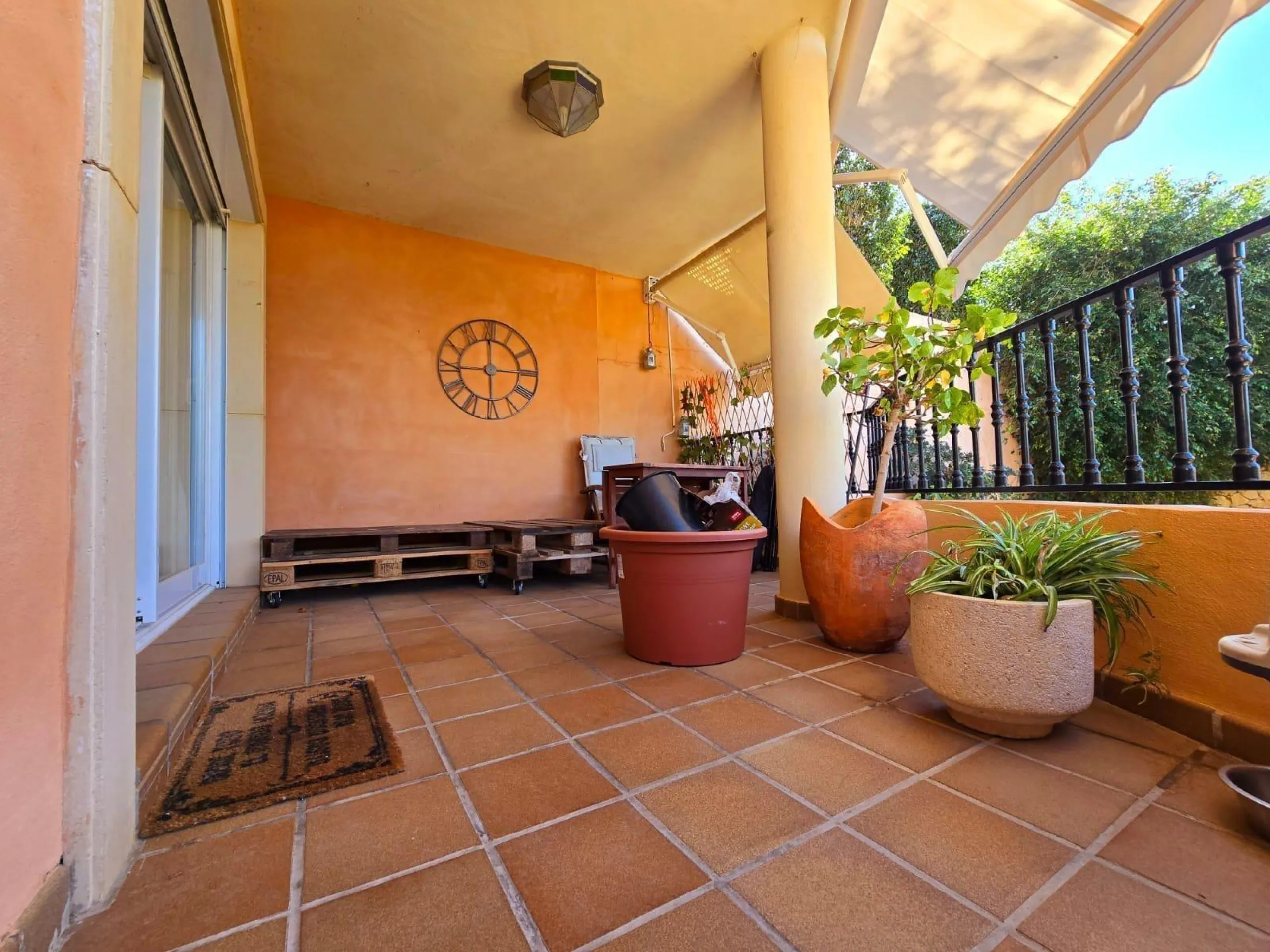 EXCLUSIVO CHALET ADOSADO EN CABO HUERTAS A TAN SOLO 5 MINUTOS DE LA ARENA