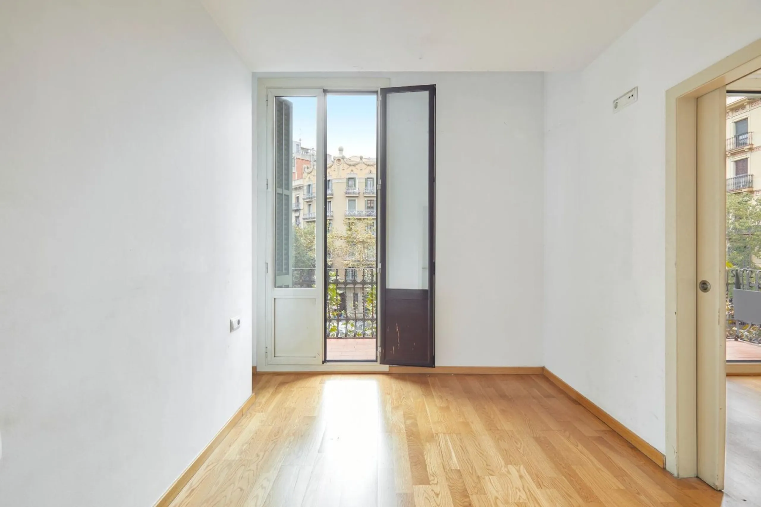 Renovated Charming Apartment in Eixample, Barcelona