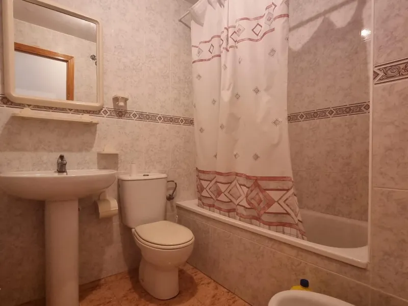 Apartamento semi-nuevo en la zona mas demandada de Torrevieja !