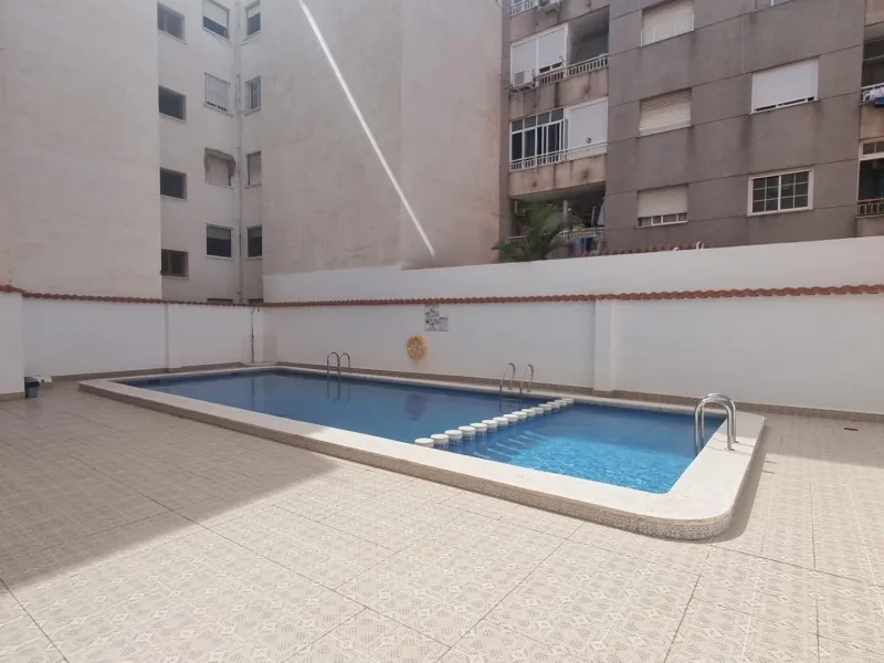 Apartamento semi-nuevo en la zona mas demandada de Torrevieja !