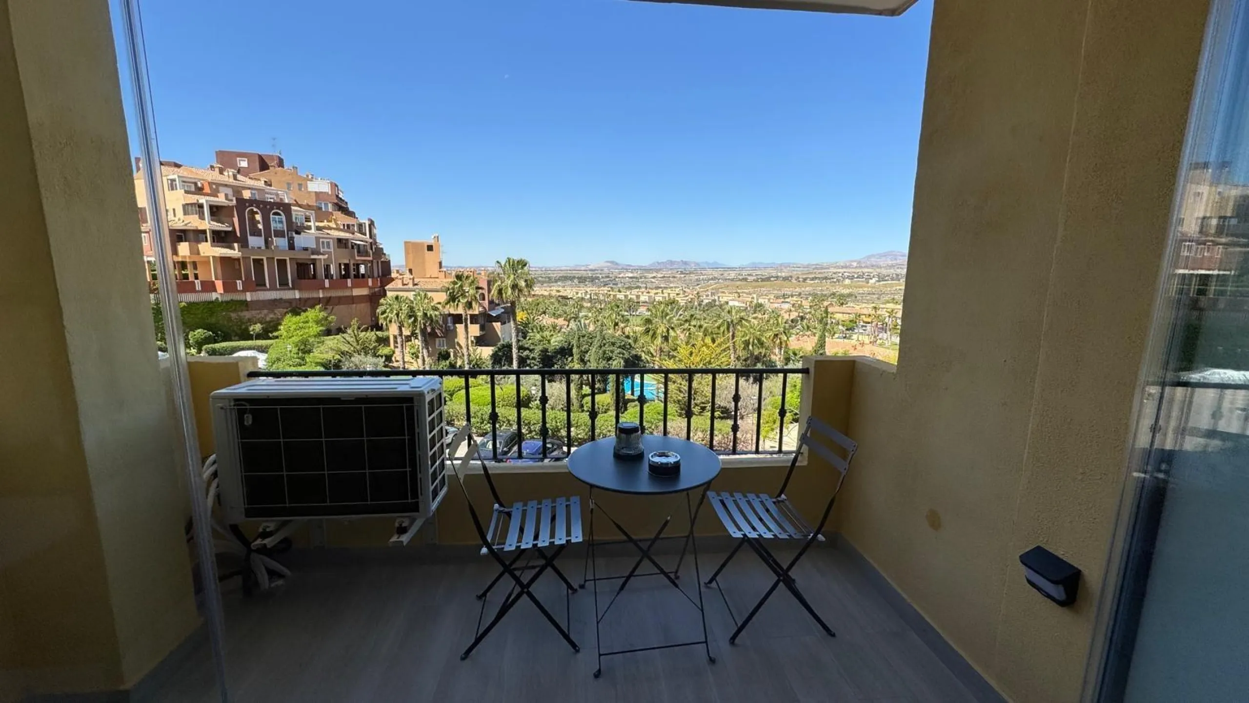 Exclusivo Piso de 2 Dormitorios en el Campo de Golf Bonalba, Mutxamel