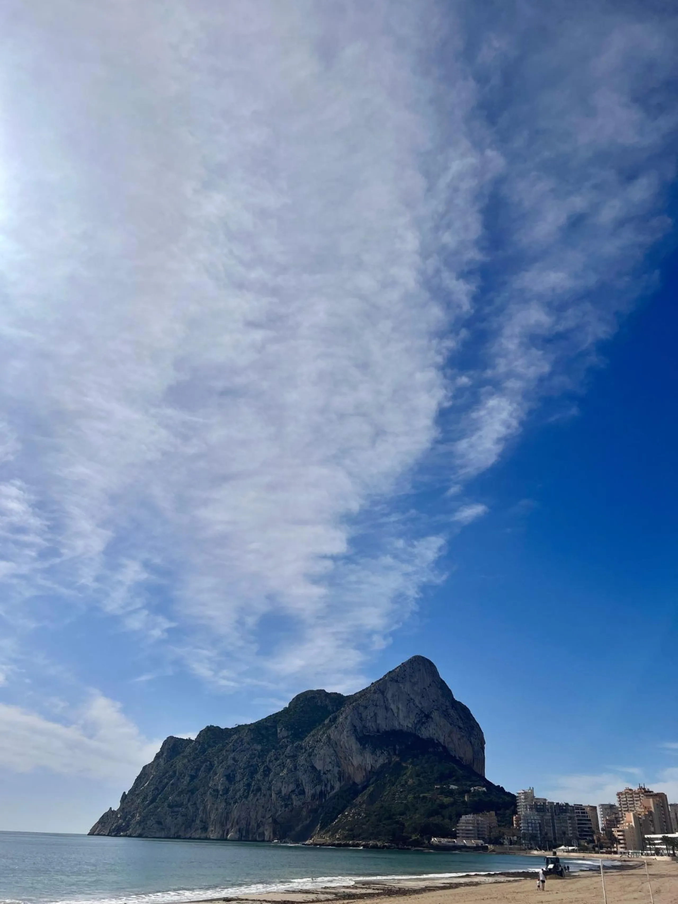 🌅 Apartamento en primera línea de playa en Calpe