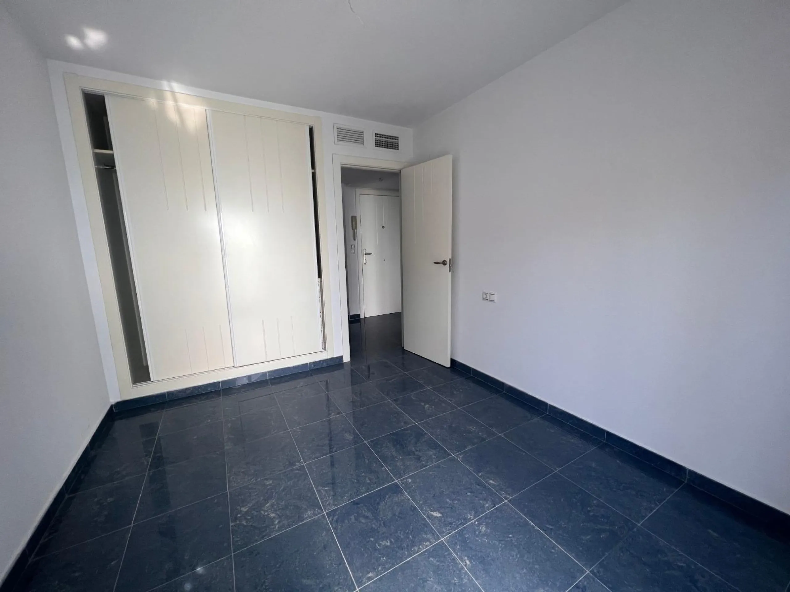 🌅 Apartamento en primera línea de playa en Calpe