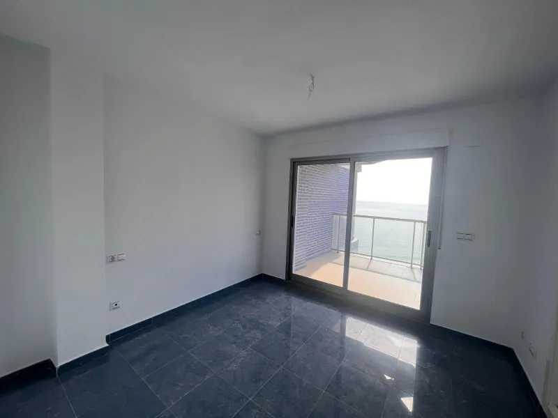 🌅 Apartamento en primera línea de playa en Calpe
