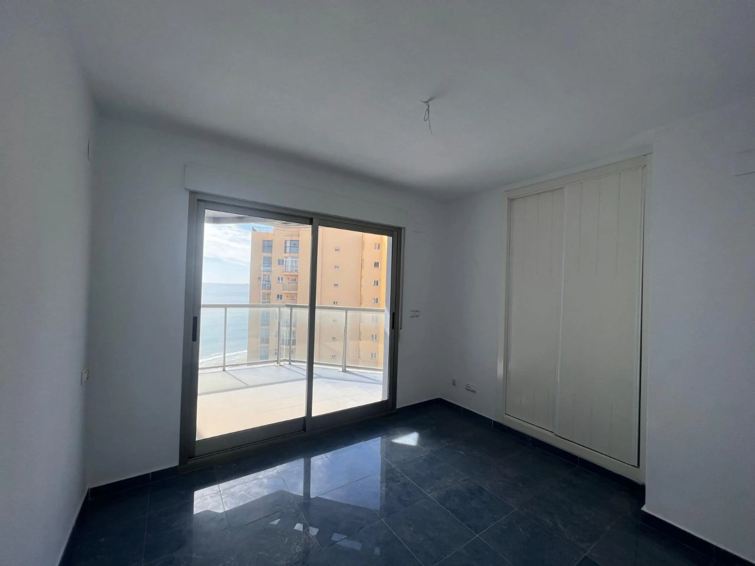 🌅 Apartamento en primera línea de playa en Calpe