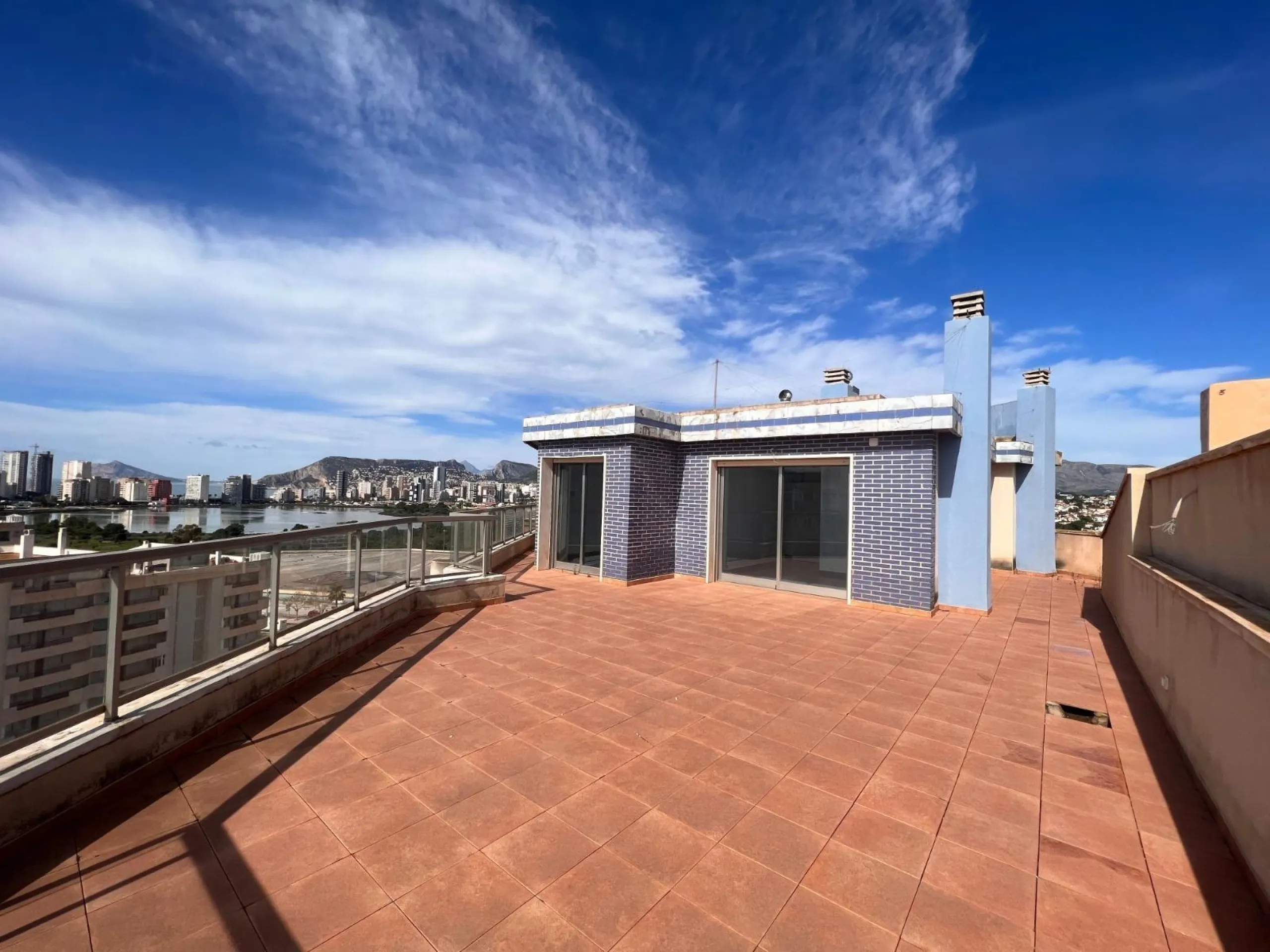 🌅 Apartamento en primera línea de playa en Calpe