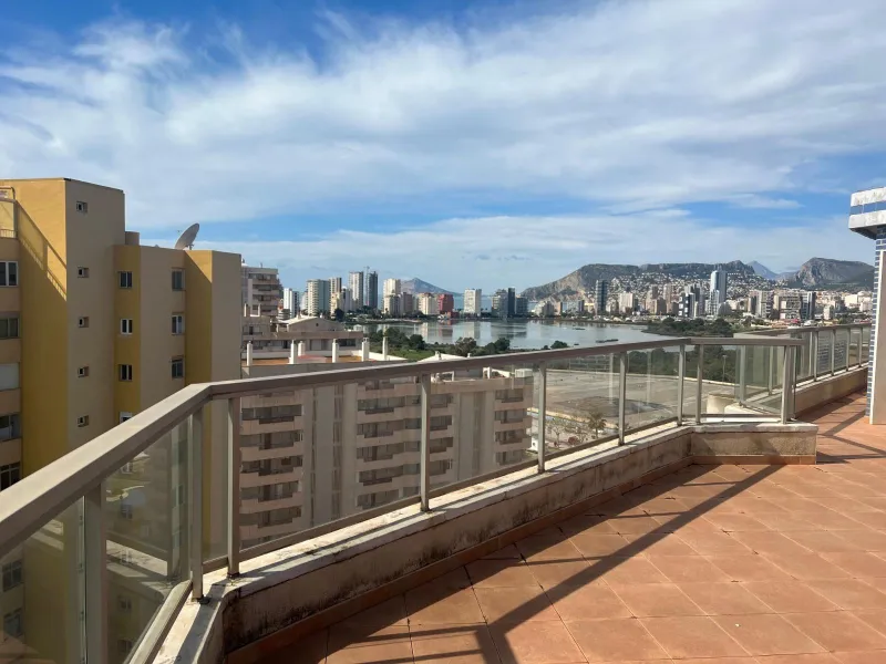 🌅 Apartamento en primera línea de playa en Calpe