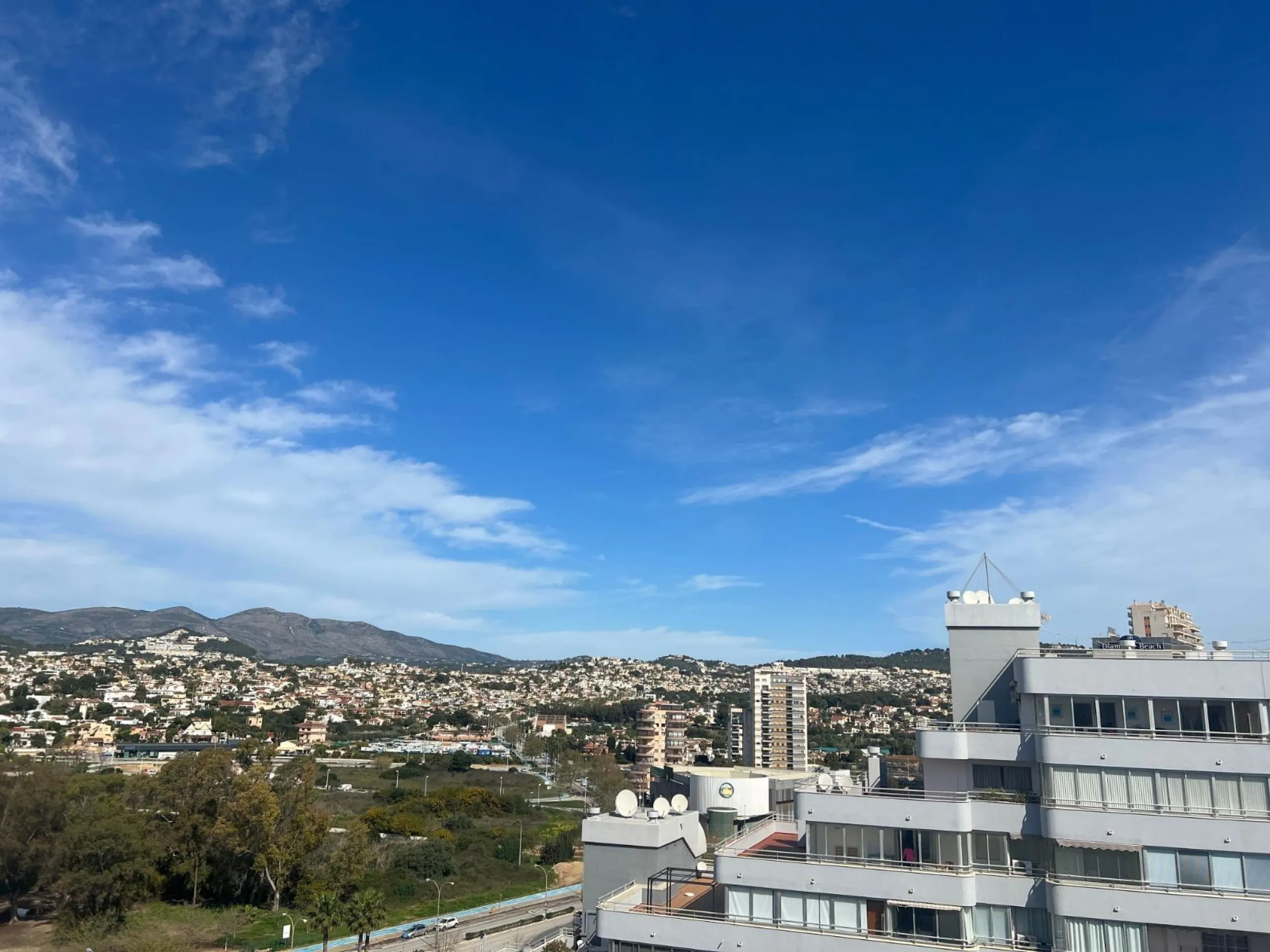 🌅 Apartamento en primera línea de playa en Calpe