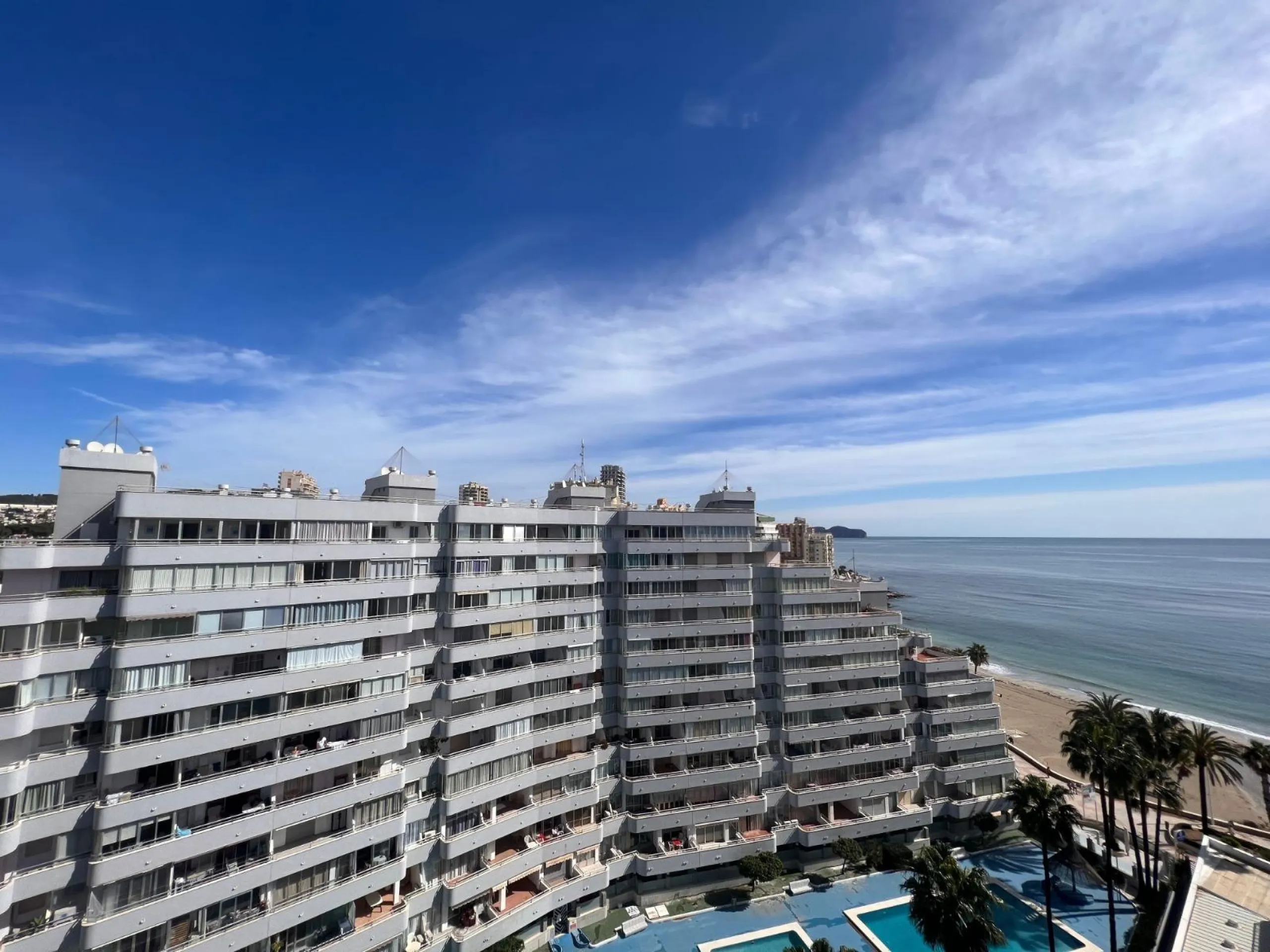 🌅 Apartamento en primera línea de playa en Calpe