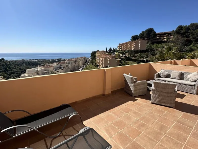 Atemberaubende 2-Zimmer-Wohnung mit Meerblick, privatem Tiefgaragenstellplatz und Abstellraum – Bellavista Hills 2, Calahonda – 349.000 €