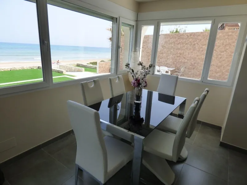 Chalet Pareado ÚNICO en Primera Línea en Playa de San Juan