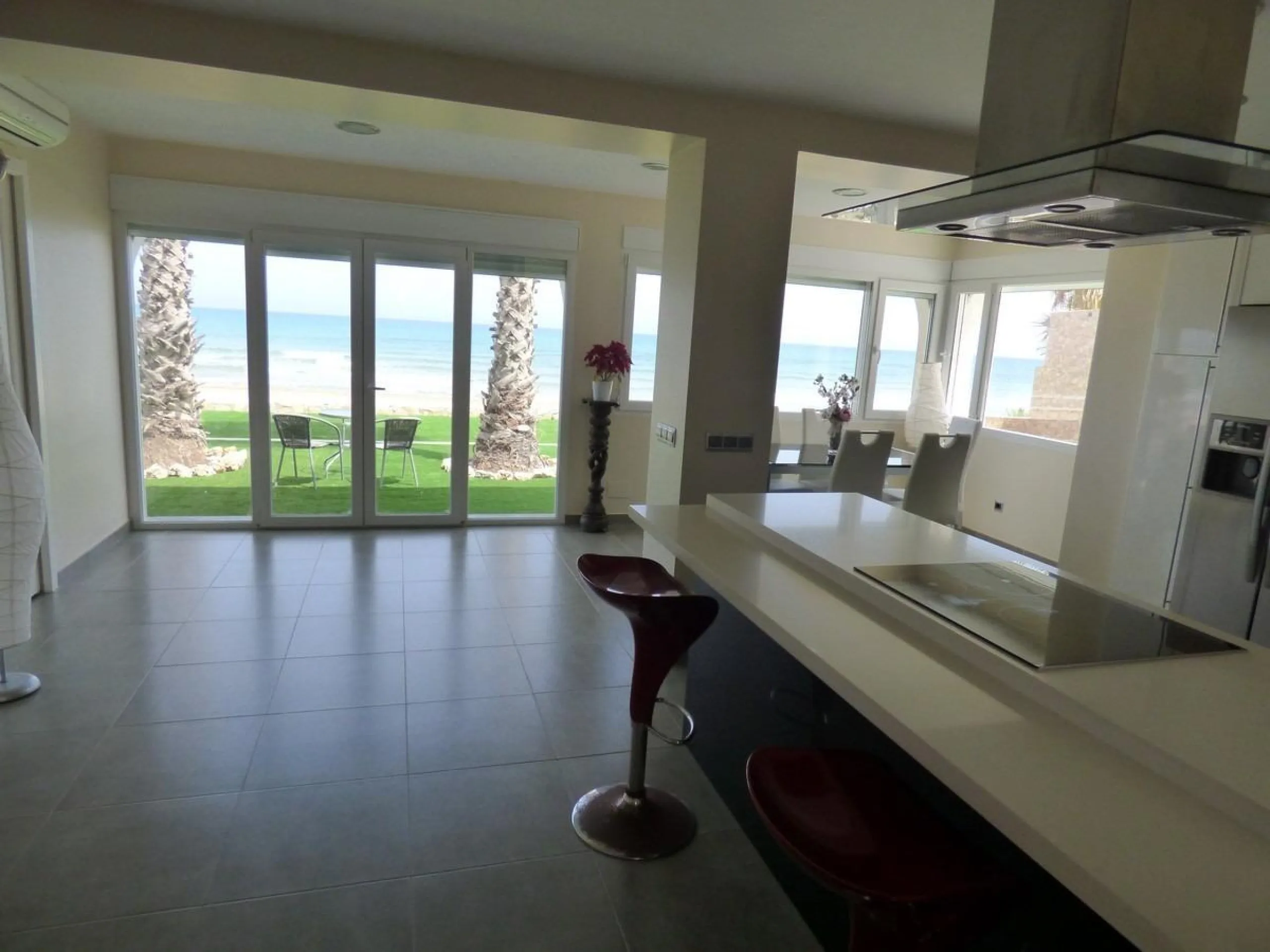 Chalet Pareado ÚNICO en Primera Línea en Playa de San Juan