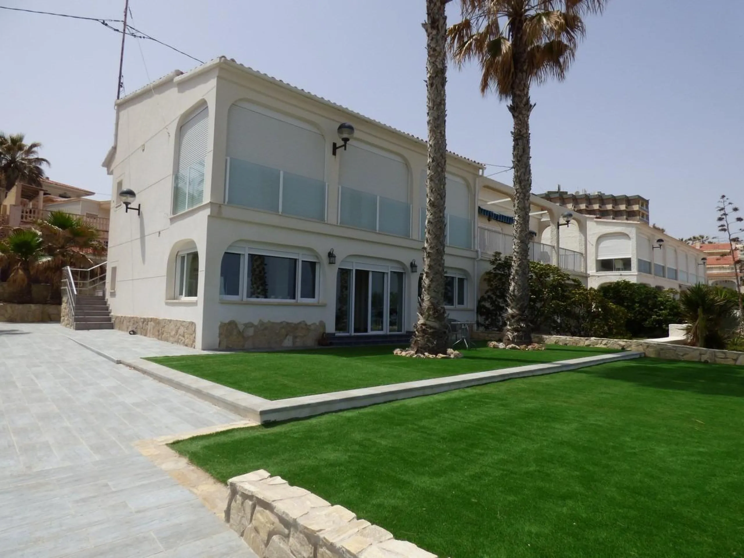 Chalet Pareado ÚNICO en Primera Línea en Playa de San Juan