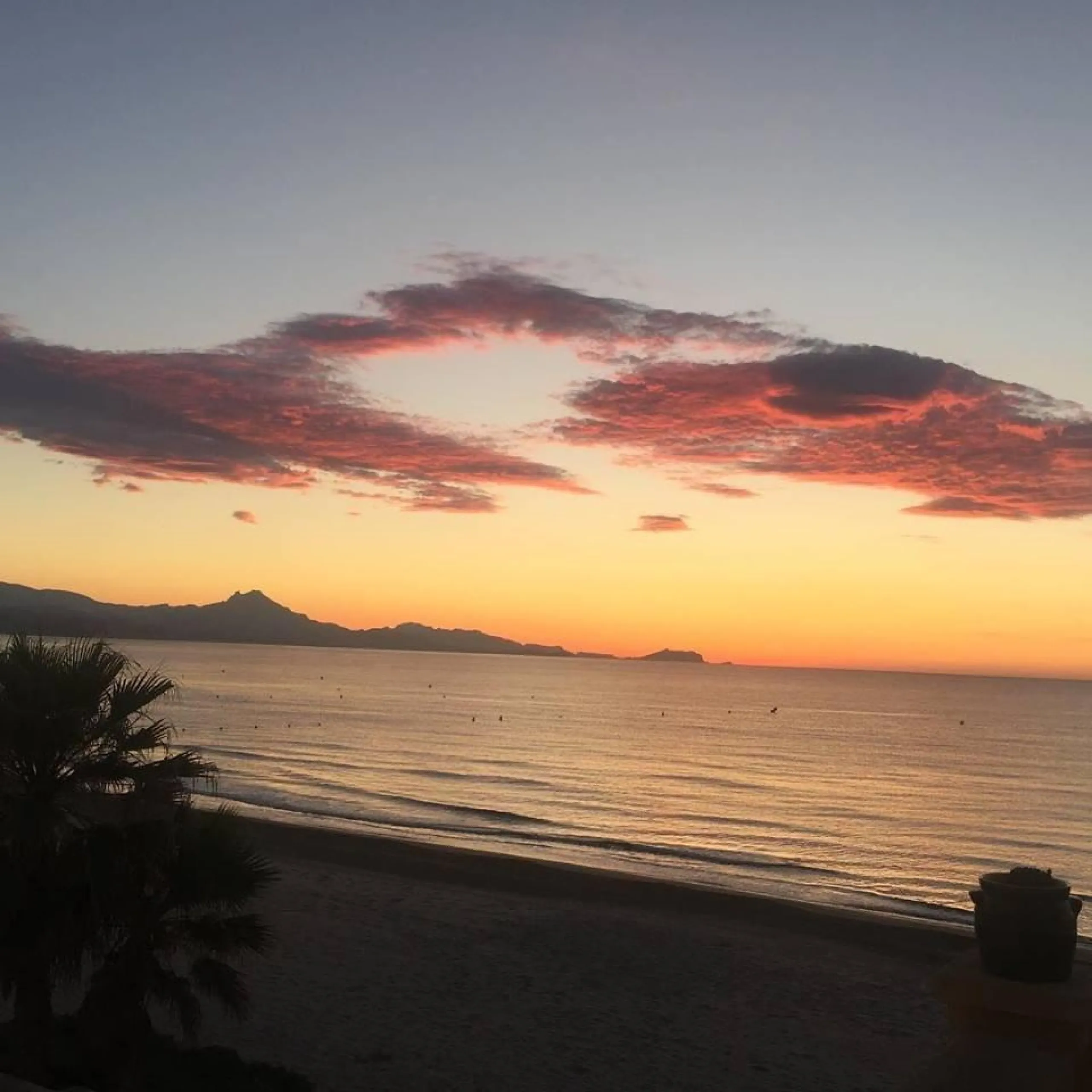 Chalet Pareado ÚNICO en Primera Línea en Playa de San Juan