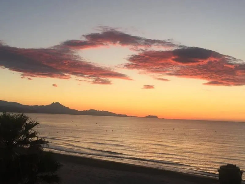 Chalet Pareado ÚNICO en Primera Línea en Playa de San Juan