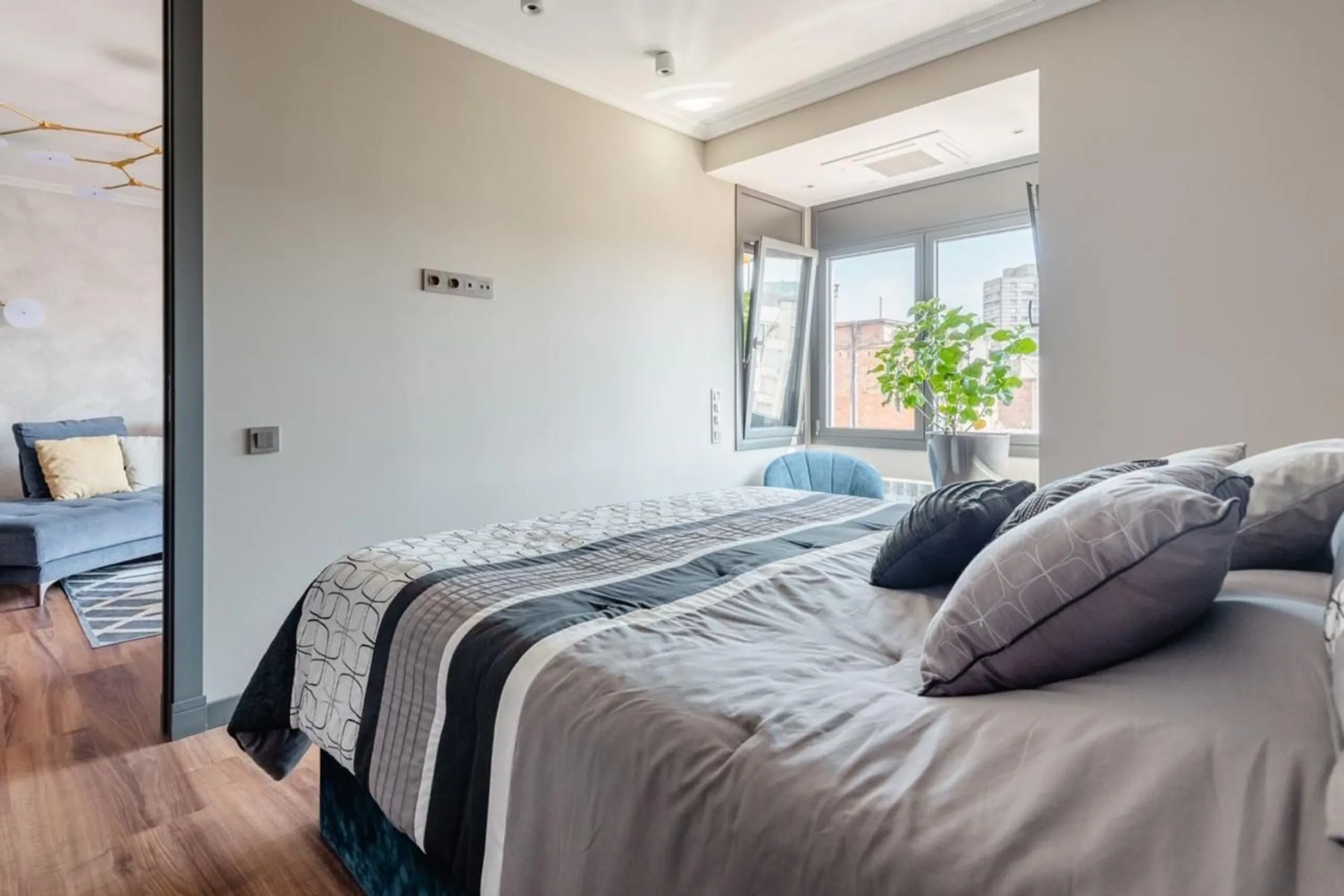 Ático Reformado con Encanto en Eixample – Barcelona