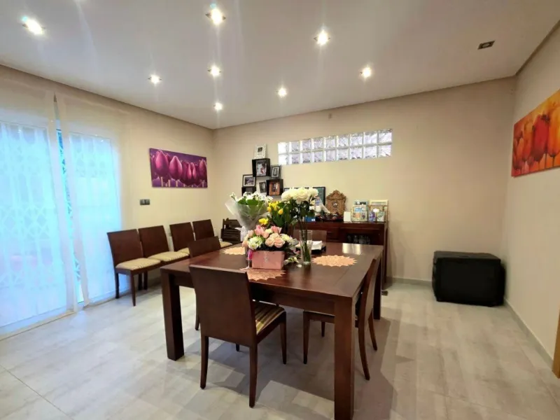 Exclusive house with 5 bedrooms and 3 bathrooms. It has a summer kitchen and private pool. 1 km from the sea.