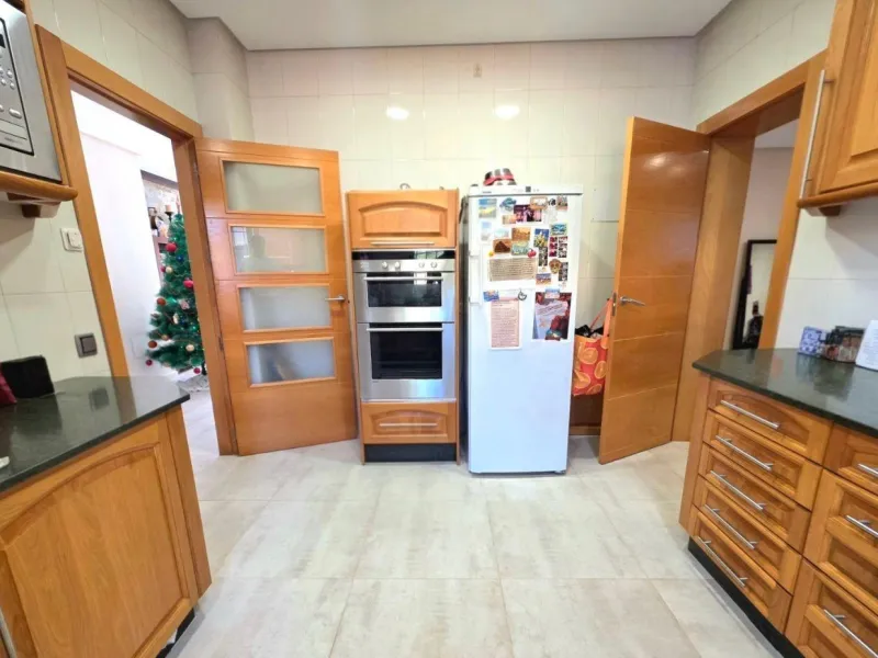 Exclusive house with 5 bedrooms and 3 bathrooms. It has a summer kitchen and private pool. 1 km from the sea.