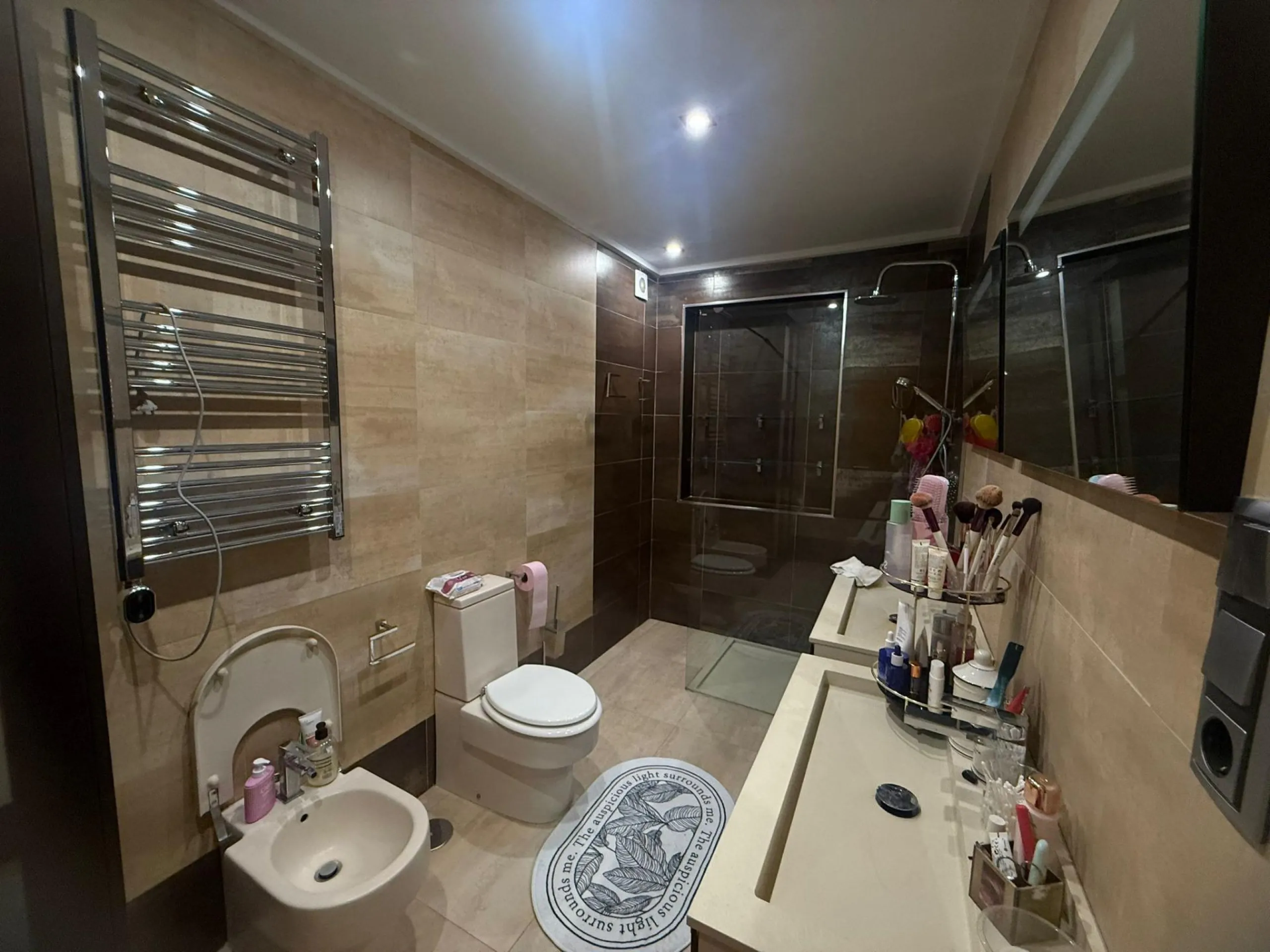 Exclusive house with 5 bedrooms and 3 bathrooms. It has a summer kitchen and private pool. 1 km from the sea.