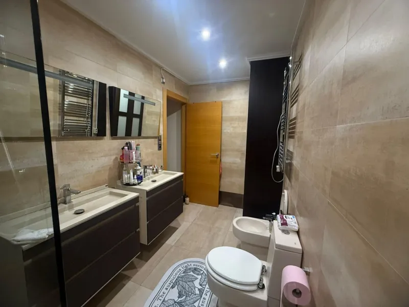 Exclusive house with 5 bedrooms and 3 bathrooms. It has a summer kitchen and private pool. 1 km from the sea.