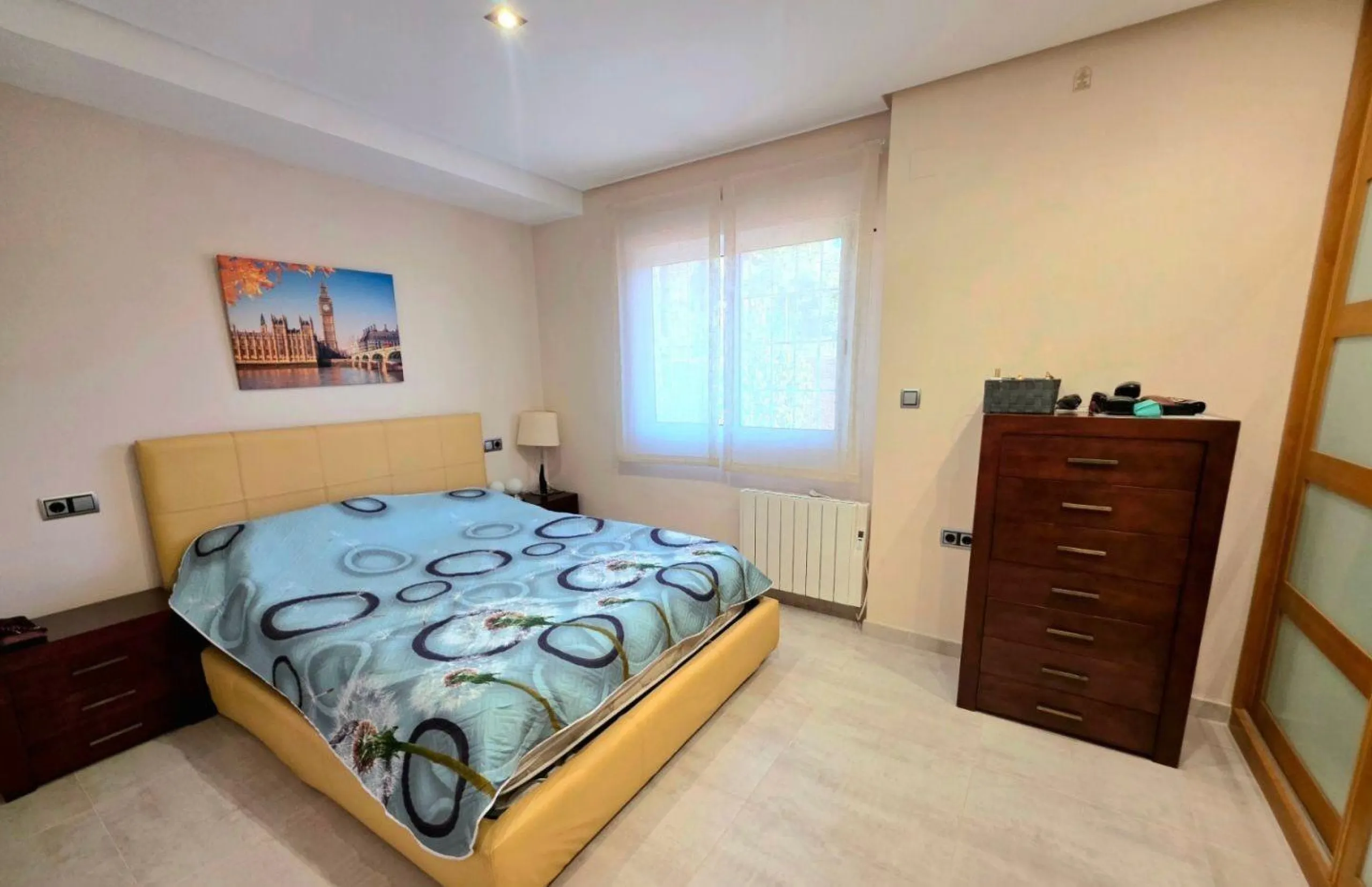 Exclusive house with 5 bedrooms and 3 bathrooms. It has a summer kitchen and private pool. 1 km from the sea.