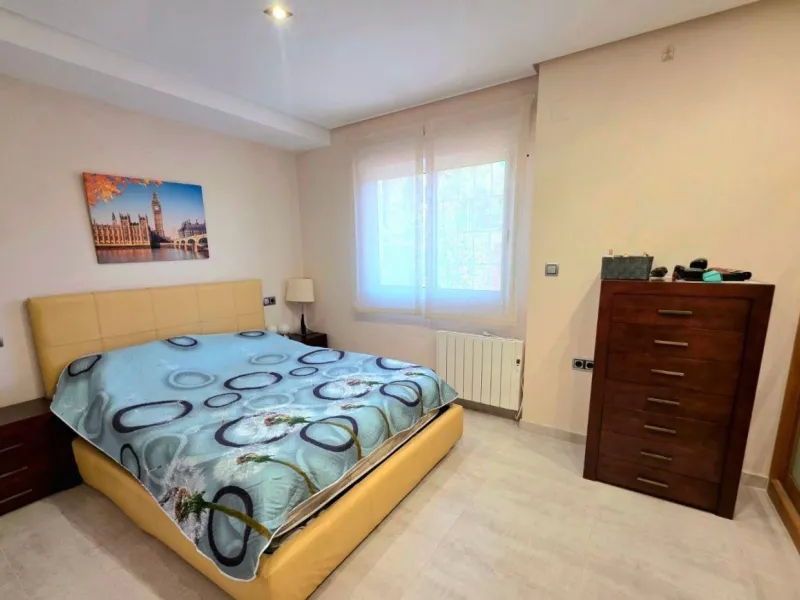 Exclusive house with 5 bedrooms and 3 bathrooms. It has a summer kitchen and private pool. 1 km from the sea.