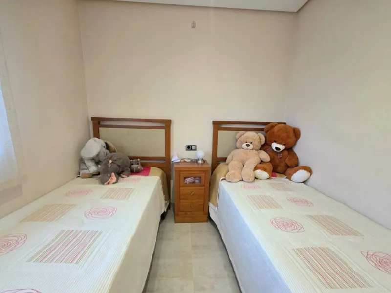 Exclusive house with 5 bedrooms and 3 bathrooms. It has a summer kitchen and private pool. 1 km from the sea.