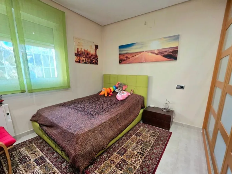 Exclusive house with 5 bedrooms and 3 bathrooms. It has a summer kitchen and private pool. 1 km from the sea.