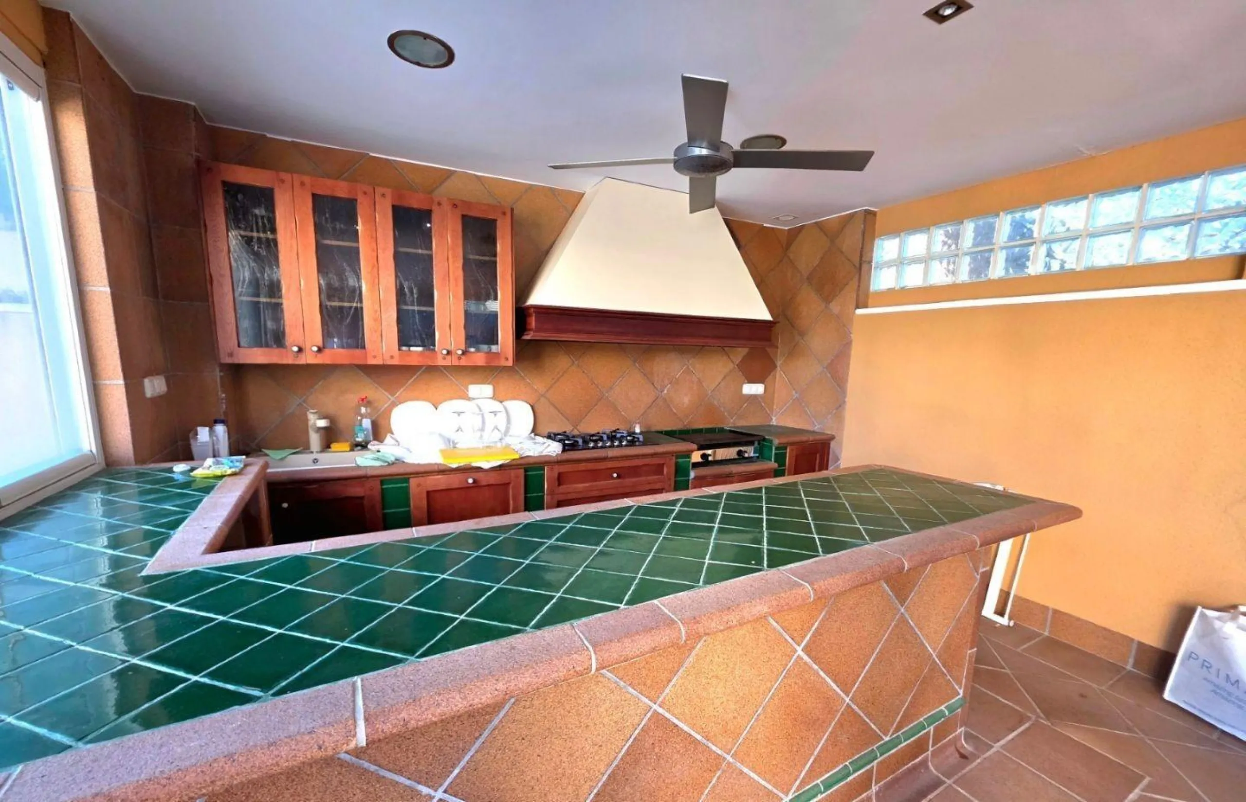 Exclusive house with 5 bedrooms and 3 bathrooms. It has a summer kitchen and private pool. 1 km from the sea.