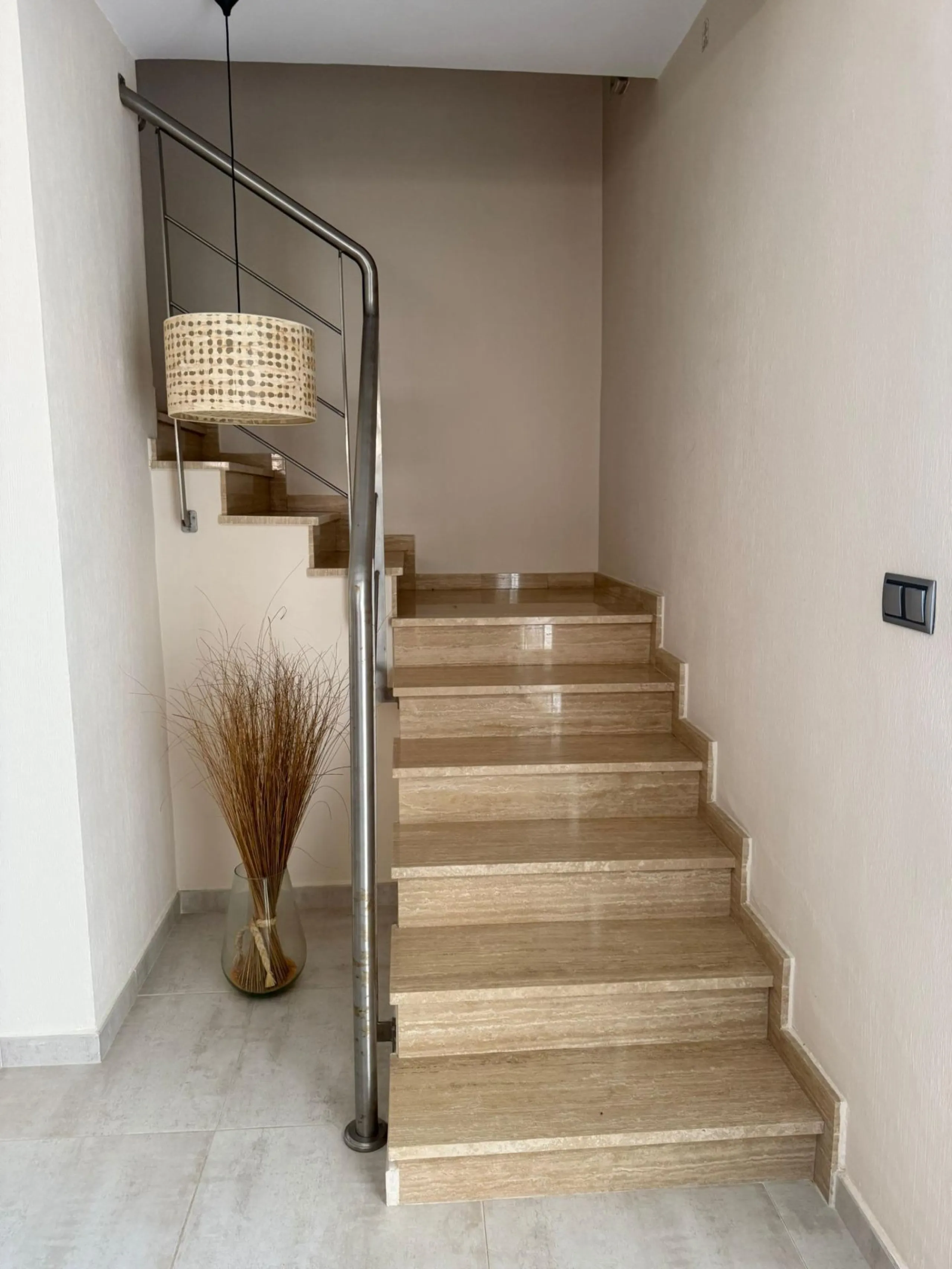 Exclusive house with 5 bedrooms and 3 bathrooms. It has a summer kitchen and private pool. 1 km from the sea.