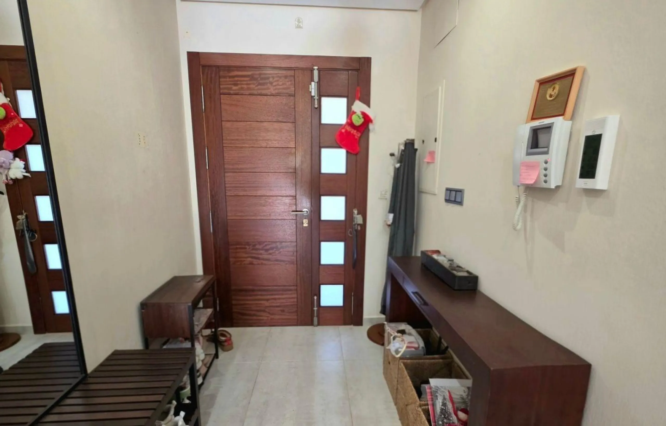 Exclusive house with 5 bedrooms and 3 bathrooms. It has a summer kitchen and private pool. 1 km from the sea.