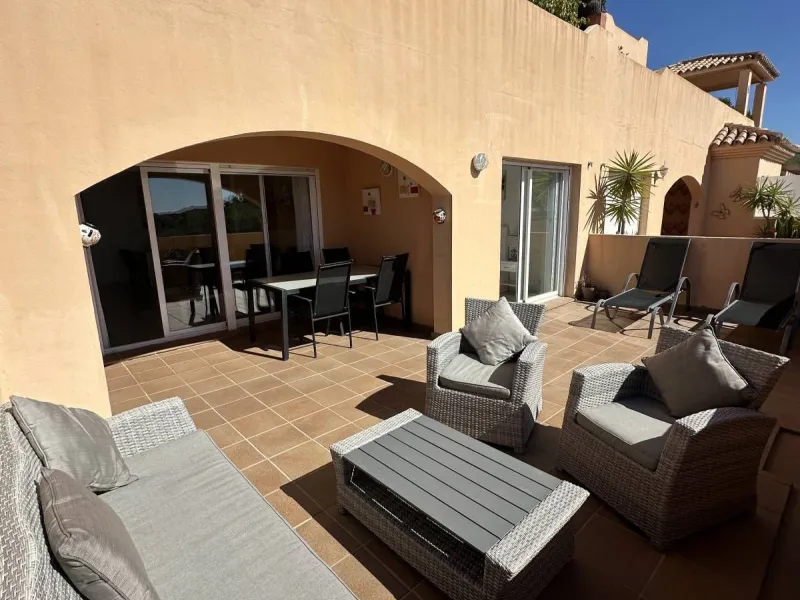 Atemberaubende 2-Zimmer-Wohnung mit Meerblick, privatem Tiefgaragenstellplatz und Abstellraum – Bellavista Hills 2, Calahonda – 349.000 €