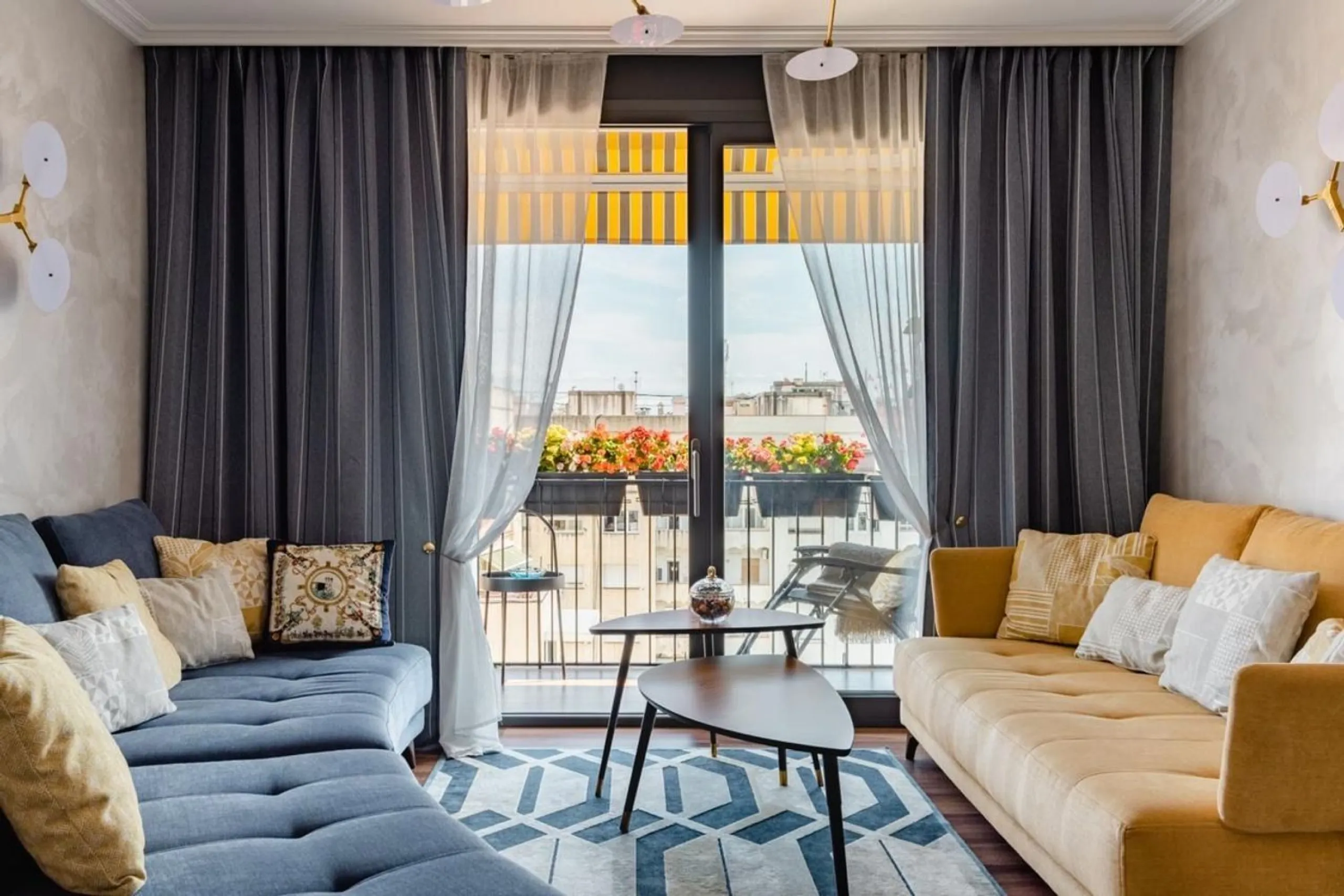 Ático Reformado con Encanto en Eixample – Barcelona